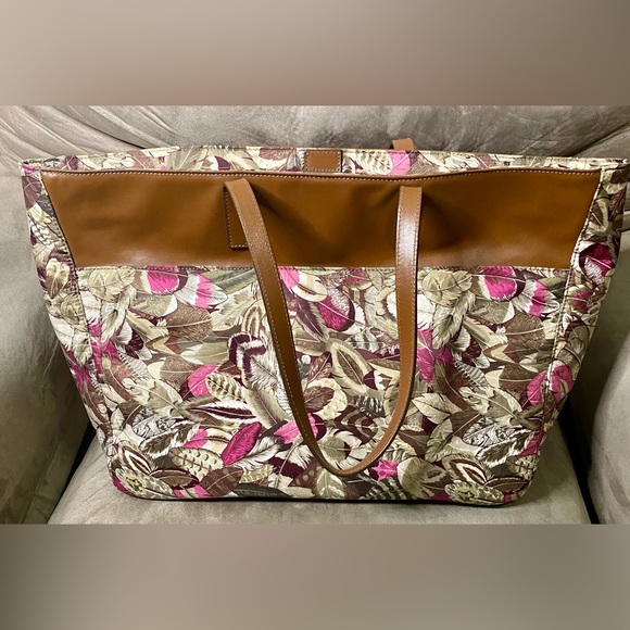 Salvatore Ferragamo Handbags - NWT Womens Beautiful Salvatore Ferragamo Milos Pink Feathered Tote with Pouch